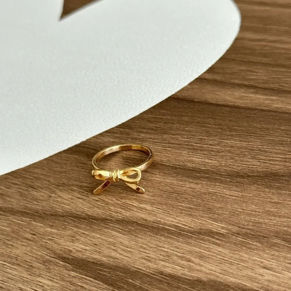 Gold Bow Ring Q28